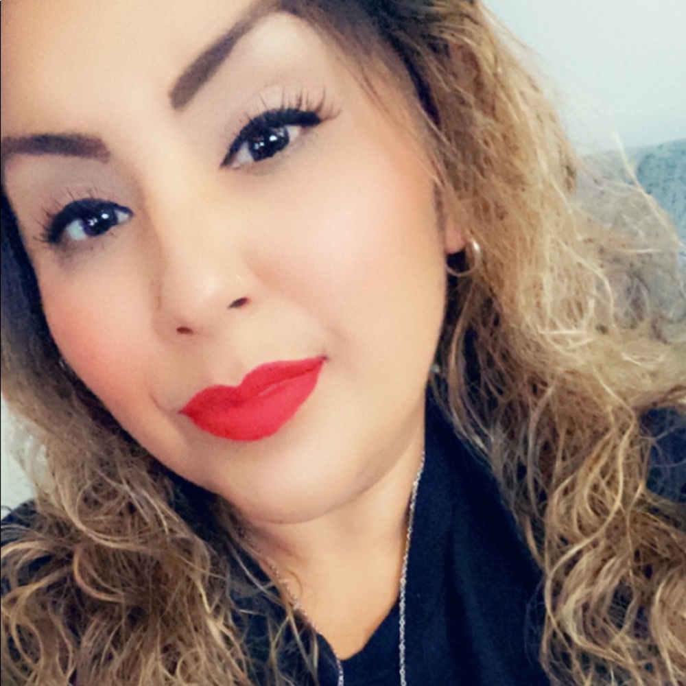 Meet your Posher, Alicia